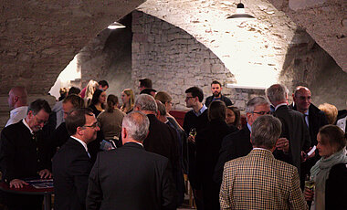 Neben dem Start der Ringvorlesung gab es zum 20. Geburtstag des Alumni-Vereins auch einen Empfang im Max-Stern-Keller.