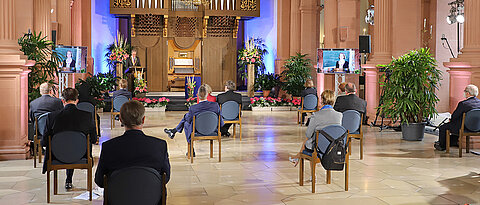 Das Stiftungsfest im Jahr 2021. Ähnlich wird die Szenerie in der Neubaukirche auch 2022 aussehen.