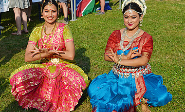 Die Vertreter aus Indien haben Tänzerinnen mitgebracht.