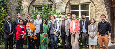 Referenten, Organisatoren und Gäste der Tagung „Exploring Emerging India“. (Foto: Institut für Politikwissenschaft und Soziologie)