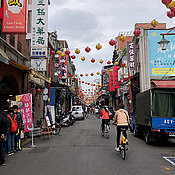 Alltag in einer kleinen Straße in Taipeh.