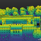 Einen Aufriss des Universitätsgebäudes am Sanderring abzuleiten ist auch möglich durch die Kombination von luft- und bodengestützten Lidarsystemen.