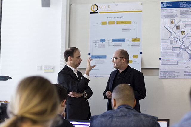  Dr. Uwe Springmann und Dr. Hans-Günther Schmidt im Gespräch