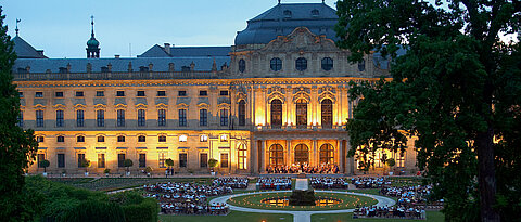 Mozartfest: Die Kleine Nachtmusik im Hofgarten der Residenz. Foto: Elmar Hahn