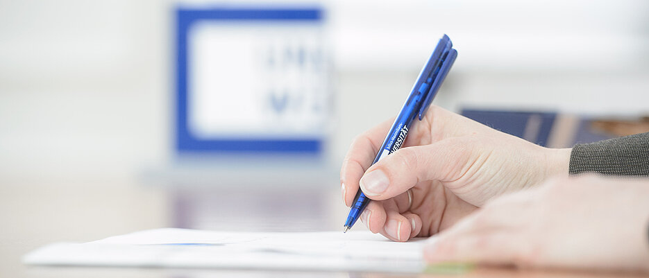 Hand mit Stift