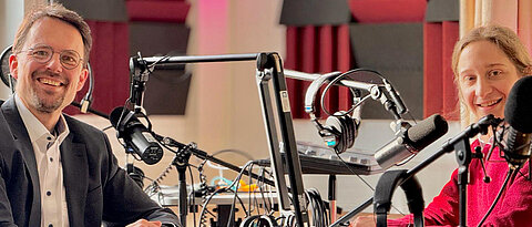 Henry Mörtl (right) interviews Markus Ludwigs on the podcast about the University of Würzburg’s code , “Academic Freedom and Responsibility.”