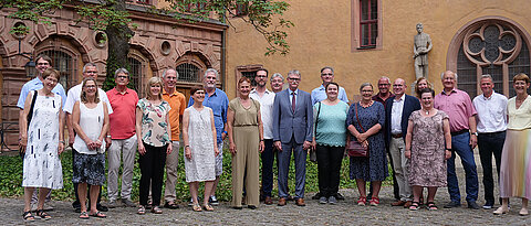 Zum 25- und 40-jährigen Dienstjubiläum waren Mitarbeiterinnen und Mitarbeiter zu einem Empfamg in die Neubaukirche eingeladen. 