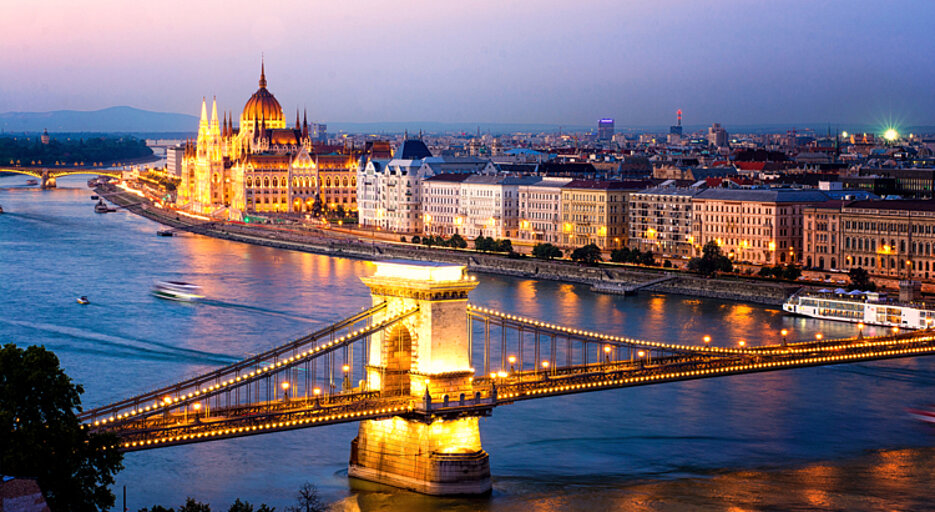 The Hungarian Parliament and the Chains Bridge in Budapest at sunset.