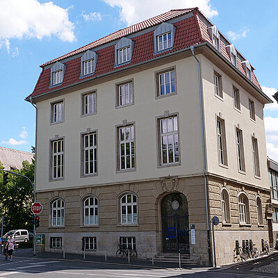 Die Alte Handelskammer in Würzburg, Josef-Stangl-Platz 2. Im Besitz der Universität Würzburg.
