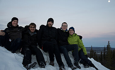Das Team im Schnee (v.l.): Tobias Wahl, Tobias Zaenker, Dennis Kaiser, Florian Wolz und Marion Engert. (Foto: Team RaCoS)