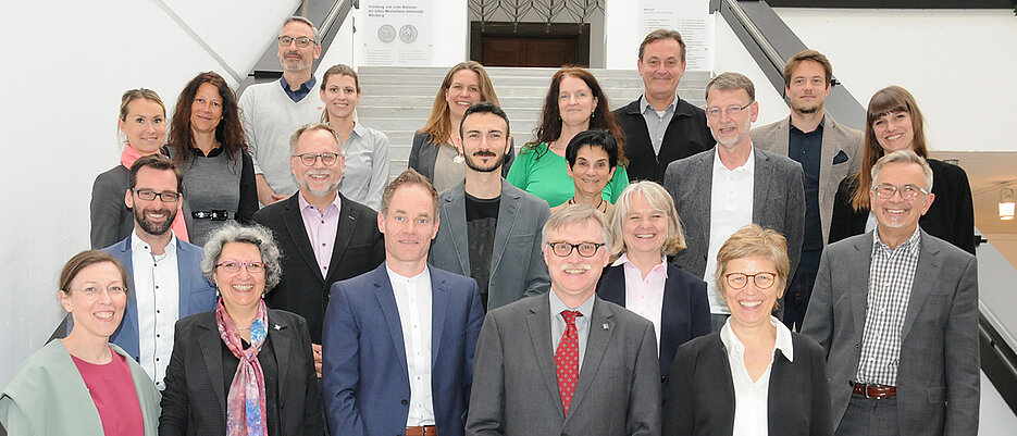 Gemeinsam für eine bessere Gesundheit: Im April traf sich der Steuerungskreis erstmals in großer Runde und mit Vertreterinnen und Vertretern der Techniker Krankenkasse zum Kick-Off. Foto: Gunnar Bartsch / Universität Würzburg