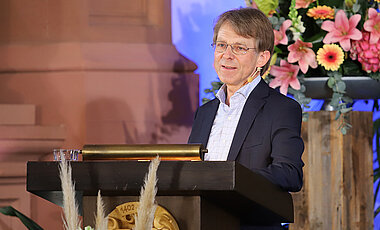 Die Festrede beim Stiftungsfest 2021 hielt Hans-Christian Pape, Präsident der Alexander von Humboldt-Stiftung. Er sprach zum Thema „Rhythmen der Furcht im Gehirn: Mechanismen und Relevanz einer Emotion“.
