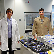 PhD student Maximilian Fest and Professor Holger Helten in the laboratory. 