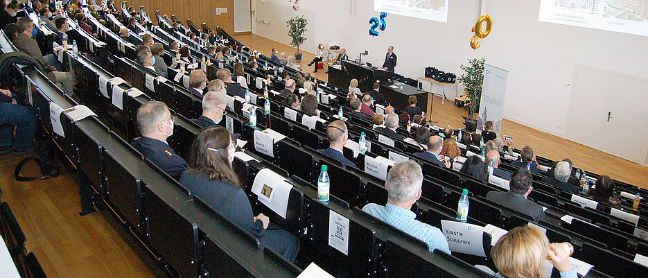 Mit Sicherheitsabstand, Maske und ohne Empfang: Die Alumni-Jubilarsfeier war in diesem Jahr noch coronageprägt. 