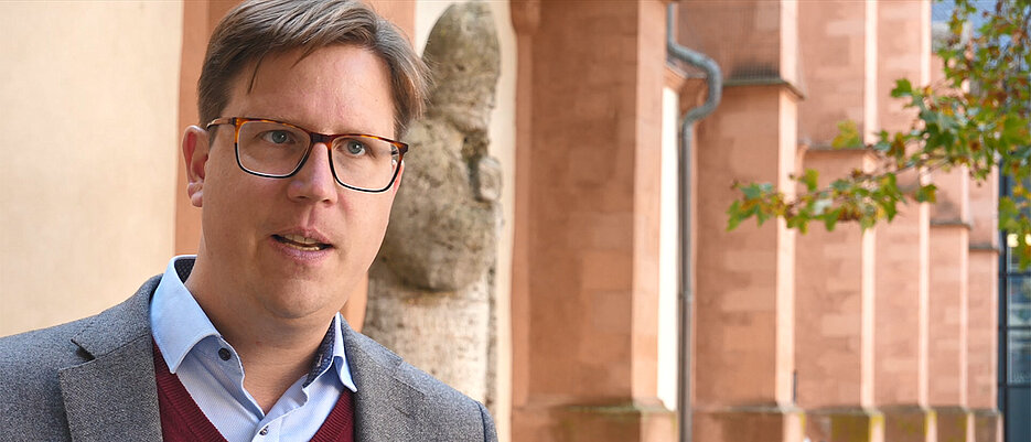 Johannes Sander hat sich schon in seiner Doktorarbeit mit dem Kirchenbau des 19. Jahrhunderts in Bayern beschäftigt. Jetzt hat er die Geschichte des Würzburger Doms im Mittelalter erforscht.