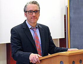 Professor Tobias Reinbacher. (Foto: Robert Emmerich)