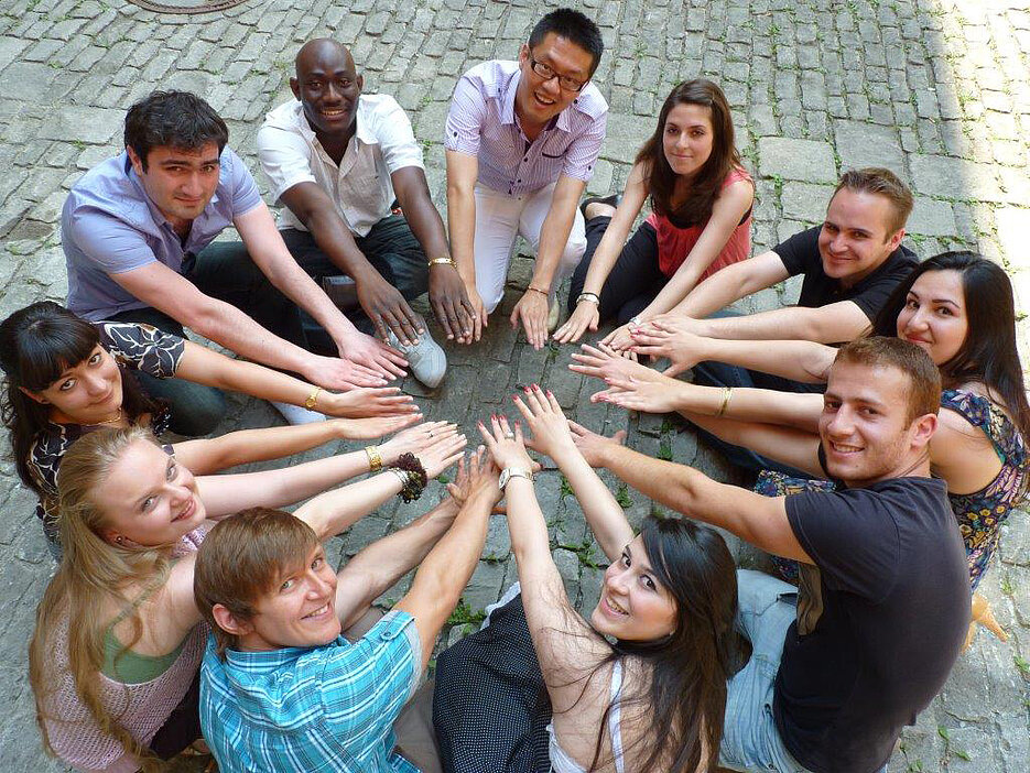 Hier funktioniert das interkulturelle Zusammenleben: Studierende der Uni Würzburg (Foto: Narmina Jalalova)