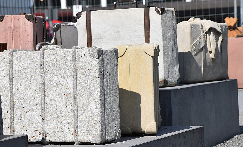 Das Deportationsdenkmal „DenkOrt" vor dem Würzburger Hauptbahnhof. Auch über dessen Entstehung informiert das Projekt „Monuments & Memory“ in Form eines Podcasts.