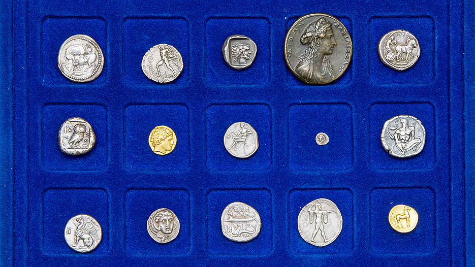 15 von 400 Münzen aus der Sammlung von Herbert Wellhöfer. (Foto: Christina Kiefer)