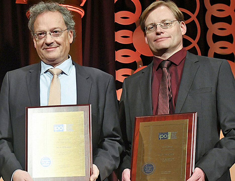 Professor Ralf Bargou vom Uniklinikum Würzburg und Professor Peter Kufer aus München erhielten den Inventor of the Year-Award für ihre Arbeiten an dem Krebsmedikament Blincyto (Foto: IPO Education Foundation)