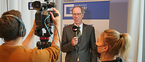 Universitätspräsident Paul Pauli im Interview mit TV Mainfranken.