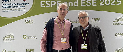 Martin Fassnacht (links) und Antoine Tabarin präsentierten ihre aktuelle Studie beim Gemeinsamen Kongress der European Society for Paediatric Endocrinology (ESPE) und European Society of Endocrinology (ESE) im Mai 2025 in Kopenhagen. 