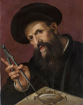 Dieses postume Bildnis des Architekten Sebastiano Serlio (1475–1554) hat der Bologneser Maler Bartolomeo Passerotti (1529–1592) um 1570 angefertigt. Er orientierte sich dabei anscheinend an einem Gemälde, das sich seit langem im Martin von Wagner Museum der Universität Würzburg befindet.