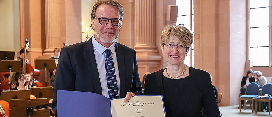 Professorin Dorothea Klein wurde mit der Julius-Maximilians-Verdienstmedaille geehrt. Die Laudatio hielt Vizepräsident Andreas Dörpinghaus.