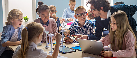 Lehrkräfte bringen Schülerinnen und Schülern sozialunternehmerisches Denken und Handeln näher: Darauf zielt das Projekt "Teachers as Changemakers" ab.