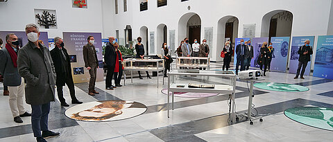 Eröffnung der Ausstellung "Röntgen - 125 Jahre neue Einsichten" in der Uni am Sanderring. Die Schau bleibt dort bis Ende März 2021.