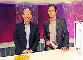 Professor Frédéric Thiesse mit Planet-Wissen-Moderator Jo Hiller im Studio. (Foto: WDR/Wiebke Ziegler)