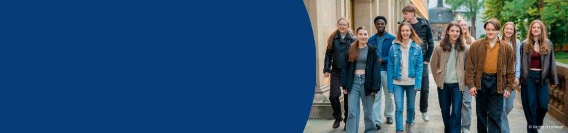 Noch Plätze frei - jetzt bis 16.8. noch bewerben! Studierende des Synopsis Kollegs aus dem Jahrgang 2025/2026