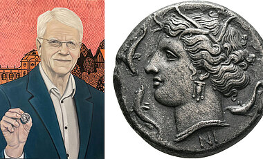Der Porträtierte hält eine griechische Münze vor sich. Sie zeigt Arethusa, die Stadtgottheit von Syrakus, und ist Teil der Münzsammlung, die Herbert Wellhöfer 2018 dem Museum gestiftet hat.