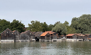 Traditionelle Fischerhäuser am Ammersee. 