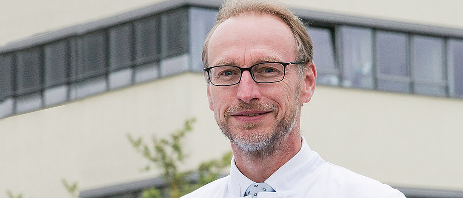 Privatdozent Dr. Mario Löhr, Leitender Oberarzt der Neurochirurgischen Klinik des Uniklinikums Würzburg, ist wissenschaftlicher Leiter des 45. Hirntumor-Informationstages.