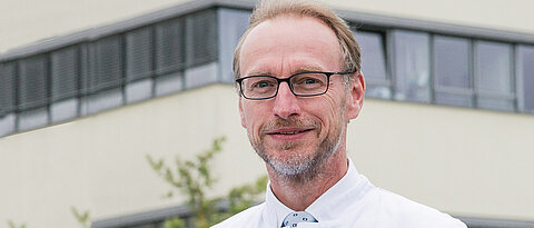 Privatdozent Dr. Mario Löhr, Leitender Oberarzt der Neurochirurgischen Klinik des Uniklinikums Würzburg, ist wissenschaftlicher Leiter des 45. Hirntumor-Informationstages.