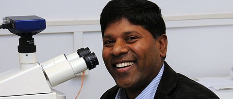 Srikanth Karnati erforscht an der Universität Würzburg die Rolle der Peroxisomen bei Herz-Kreislauf-Erkrankungen. 