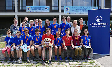 Bilder von der 57. Mathematik-Olympiade in Würzburg im Juni 2018.Gruppenfoto der Bayerischen Teilnehmer. (Fototeam des Wirsberg Gymnasiums)