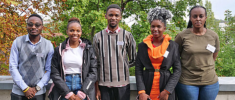 Die Austauschstudierenden aus Mwanza (v.l.): James Mushi, Glorian Nnko, Faustine Temu, Alicia Adiberth und Gloria Kanimba.