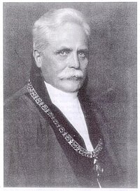 Wilhelm Wien mit Rektoratskette.