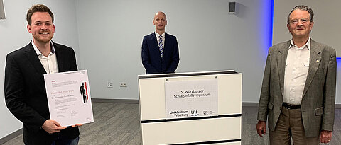  Der Hentschel-Preisträger 2020, Dr. Alexander Kollikowski, zusammen mit Prof. Dr. Karl Georg Häusler von der Neurologischen Klinik und Poliklinik des Uniklinikums Würzburg sowie Günter Hentschel, dem Gründer der Stiftung „Kampf dem Schlaganfall“ (von links).