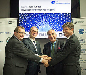 Signing of the agreement in Bayreuth with (from left): Alfred Forchel, President of the University of Würzburg, Stefan Leible, President of the University of Bayreuth, Ludwig Spaenle and Joachim Hornegger, President of the FAU Erlangen-Nuremberg.