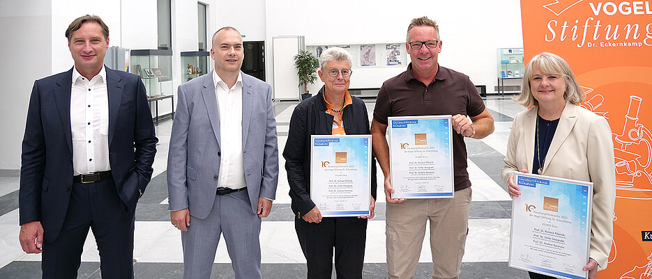 Wollen Lösungen für den Medikamentenmangel erarbeiten (v.li.): Uwe Weidenauer, Steffen Schweizer, Ulrike Holzgrabe, Richard Pibernik und Andrea Szczesny. 