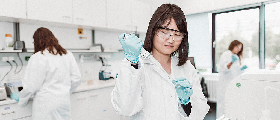 Chunyu Liao, lead author of the study, in the HIRI lab.