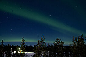 Nordlichter über der schwedischen Stadt Kiruna. (Foto: Team RaCos)