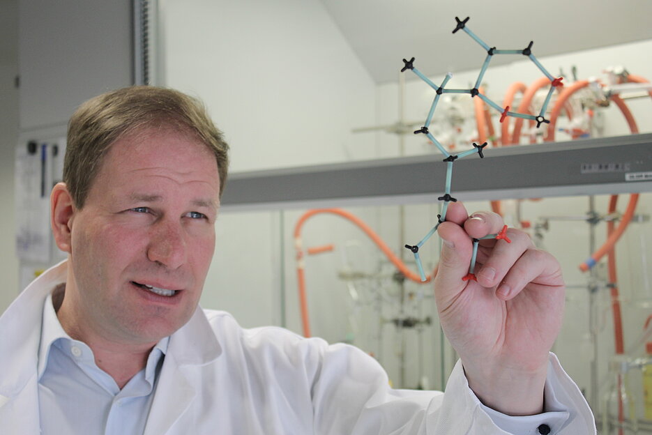 Prof. Dr. Jürgen Seibel vom Institut für Organische Chemie, Foto: Pressestelle JMU