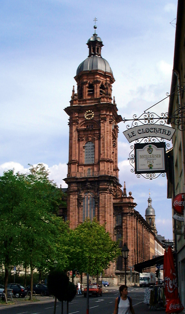 Der Turm der Neubaukirche ist 79,57 Meter hoch und damit der höchste Kirchturm von Würzburg. Bild: Robert Emmerich