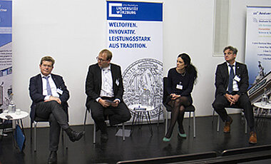 Die zweite Sitzung der Podiumsdiskussion mit (v.l.): Oliver Jörg, Georg Rosenthal, Enrico Schleiff, Sonja Lorenz, Lukas Worschech und Robert Grebner.