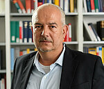 Kyrill-Alexander Schwarz ist Professor für Öffentliches Recht an der Universität Würzburg. (Foto: privat)