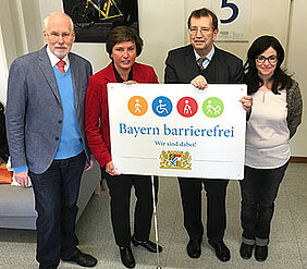 Together for inclusion and accessibility: Professor Reinhard Lelgemann, Irmgard Badura, university president Alfred Forchel and Sandra Mölter (from left).